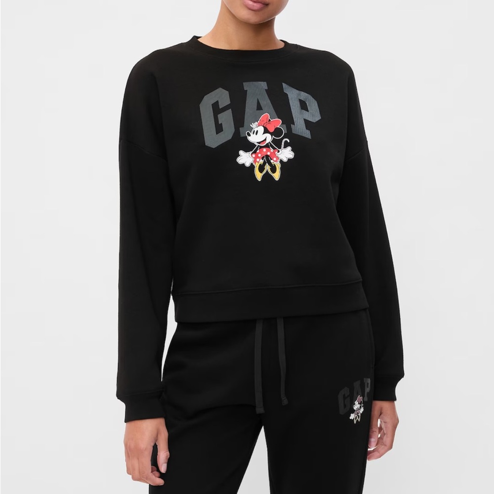 GAP Black Long Sleeve Boxy Sweatshirt and fitted T-Shirt
